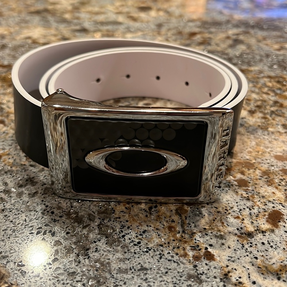 Men’s Oakley belt